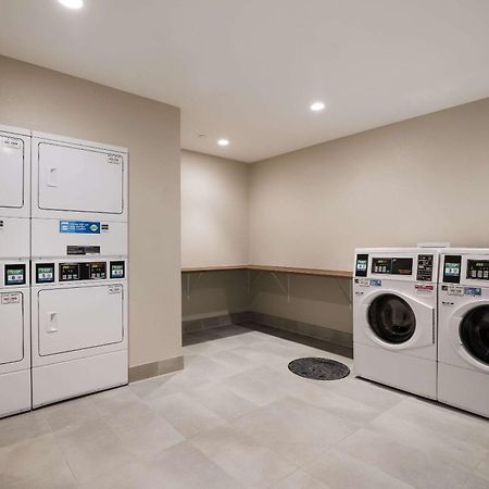 Everhome Suites Corona Exterior foto