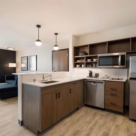 Everhome Suites Corona Exterior foto