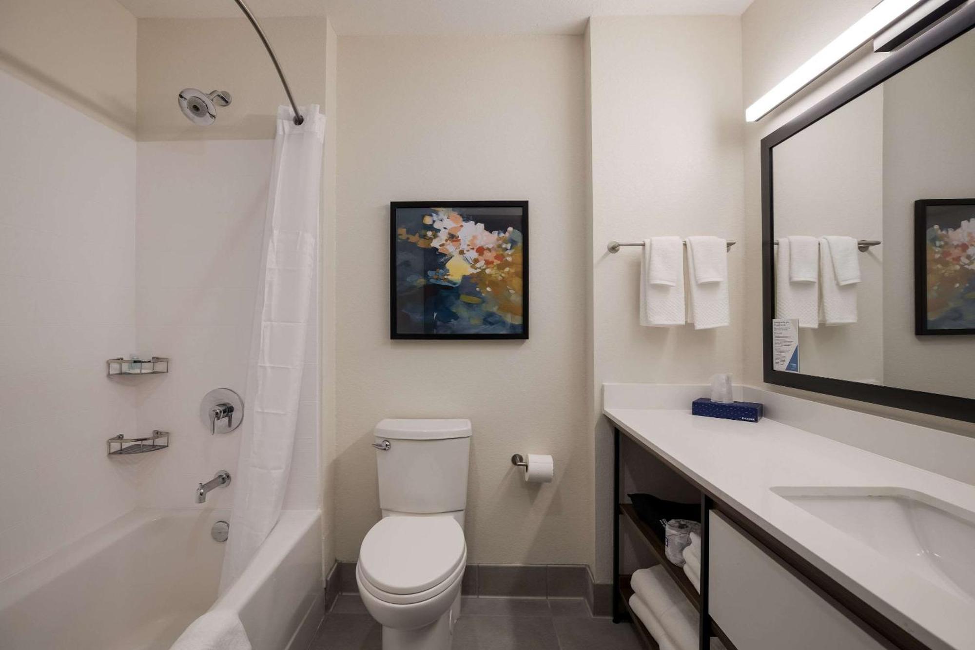 Everhome Suites Corona Exterior foto