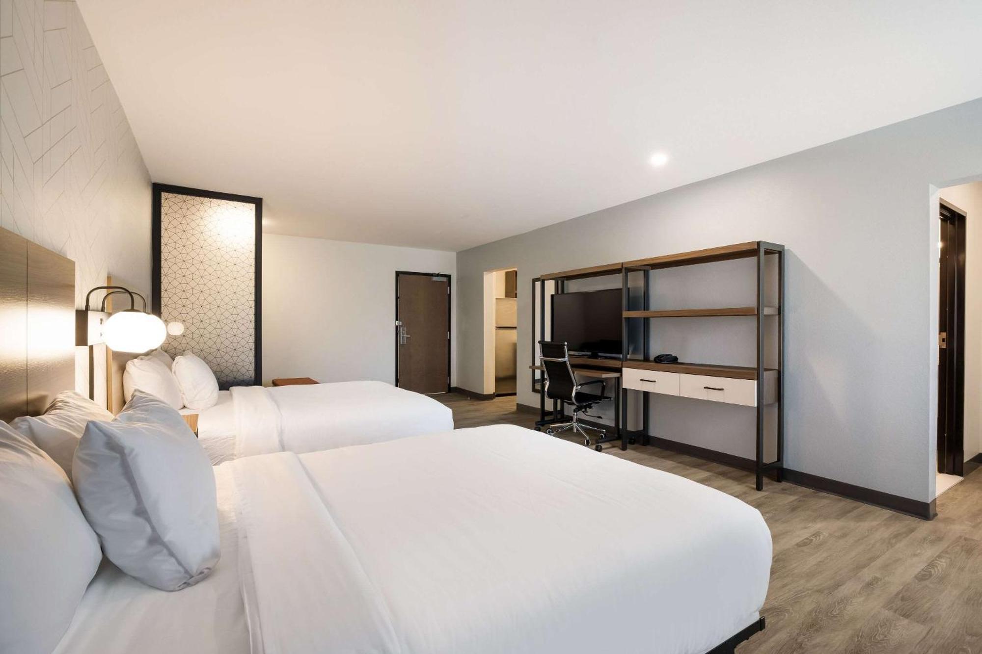 Everhome Suites Corona Exterior foto