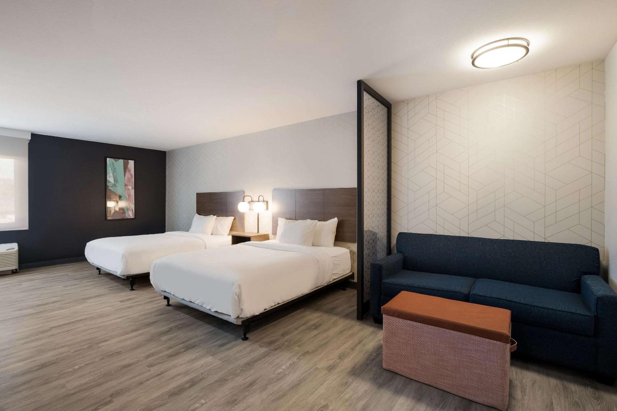 Everhome Suites Corona Exterior foto