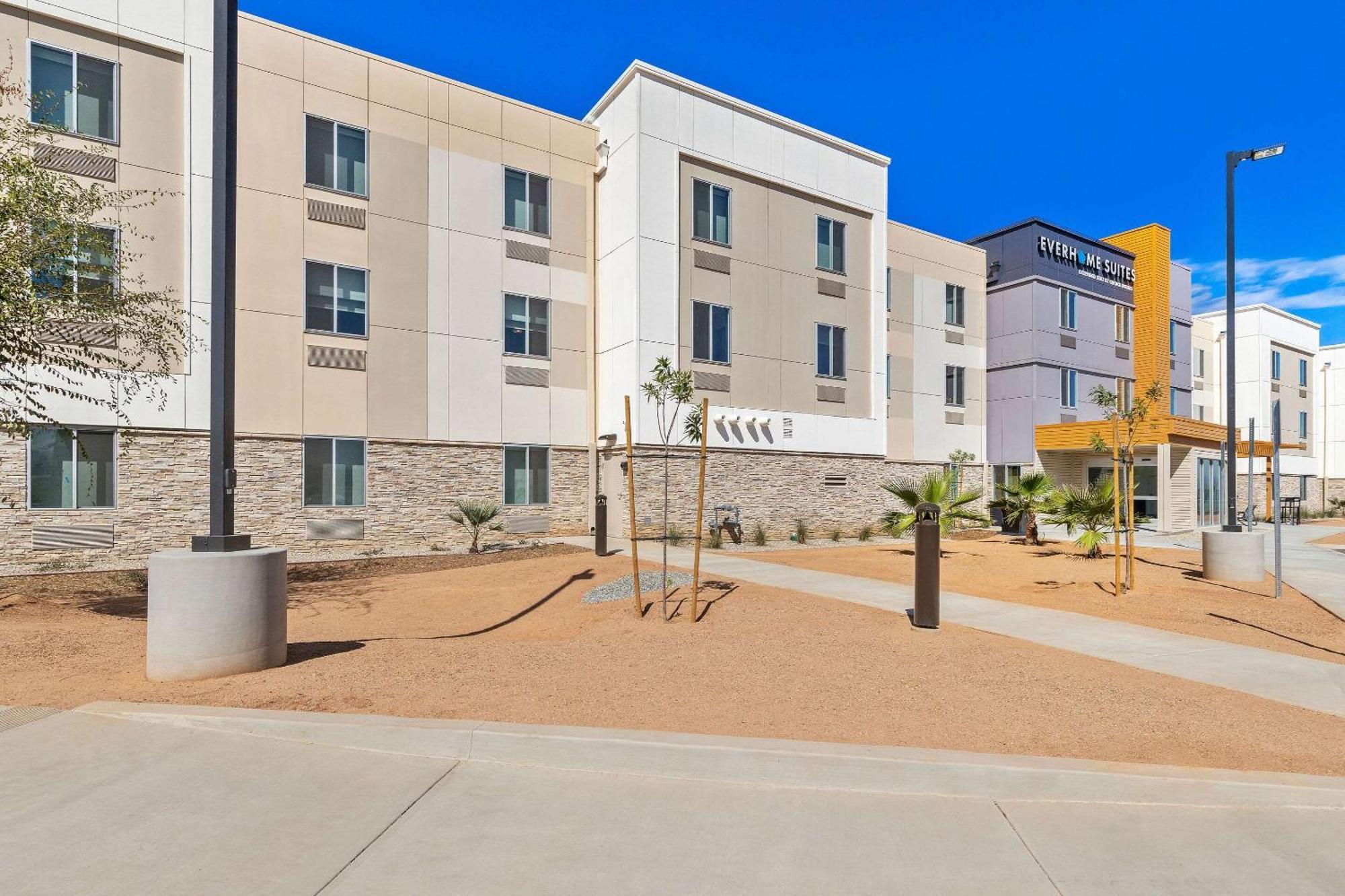 Everhome Suites Corona Exterior foto